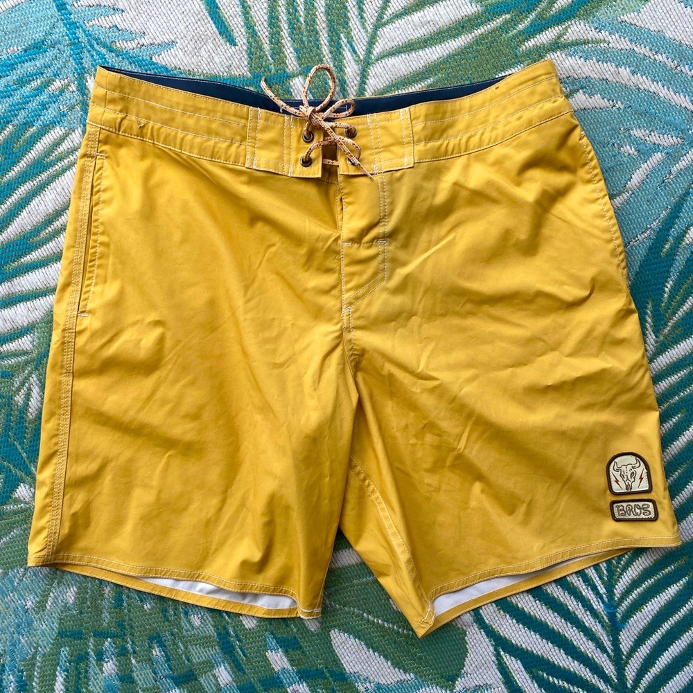 Howler Brothers Dijon (Gold) Buchannon Boardshorts - Men’s 34 - EUC